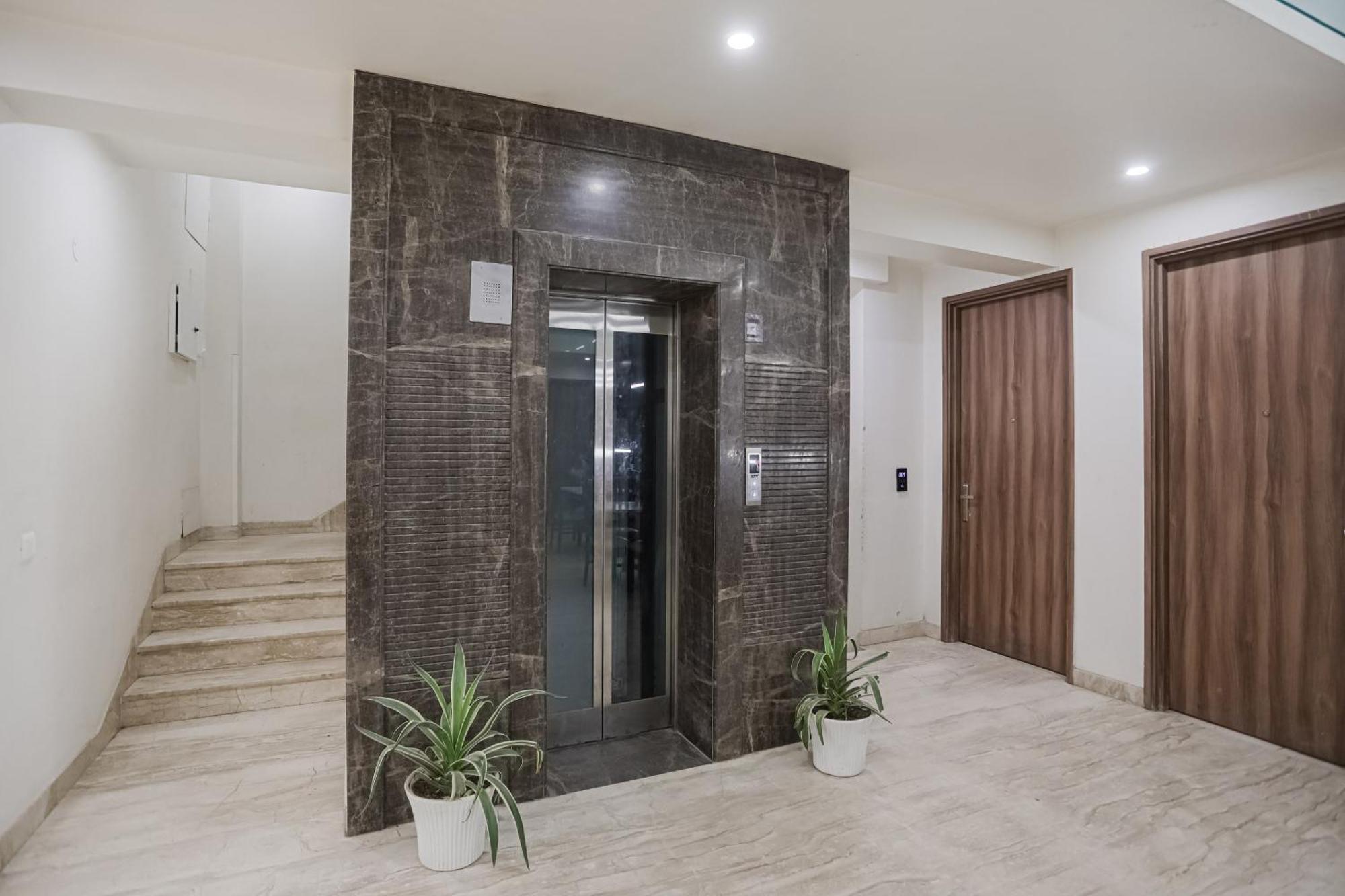 Townhouse The Amv Hotel Γκουργκάον Εξωτερικό φωτογραφία