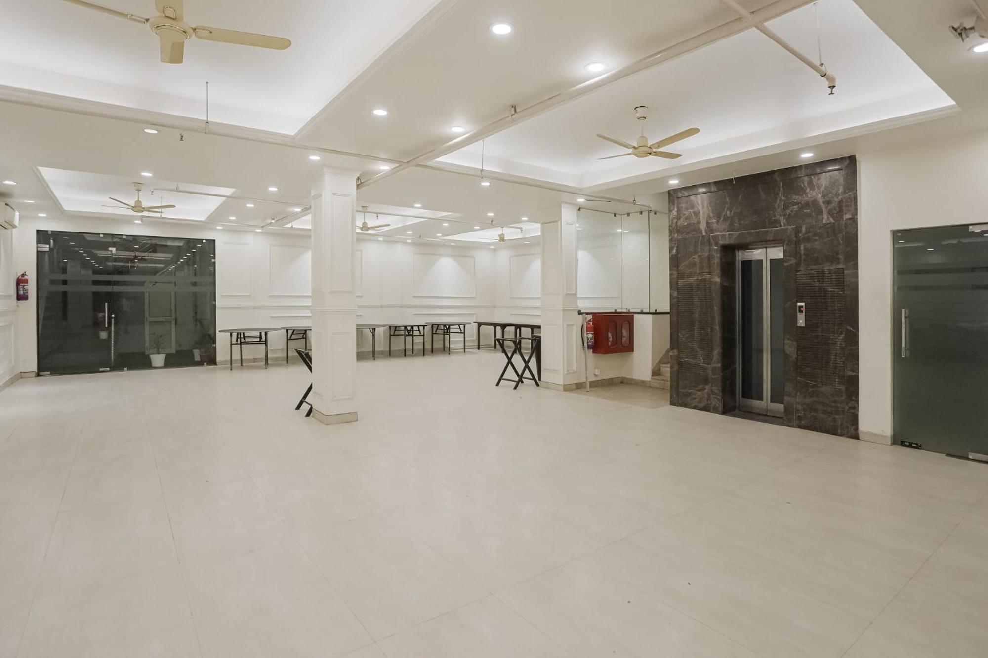 Townhouse The Amv Hotel Γκουργκάον Εξωτερικό φωτογραφία